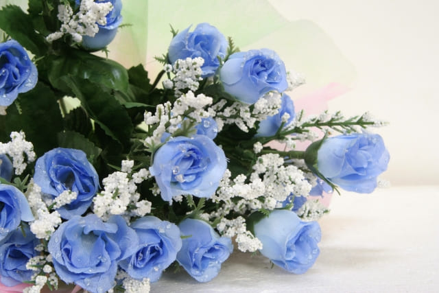 青いバラの花言葉と本数別の意味・贈る際のポイント