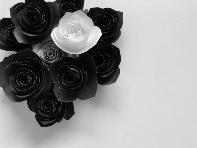 黒バラの花言葉とは