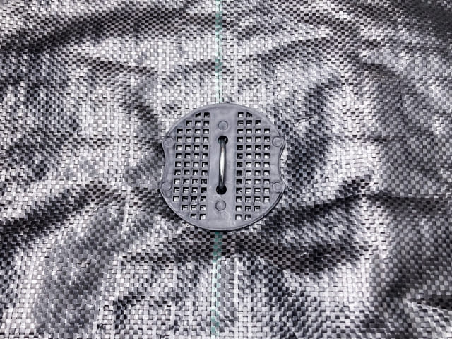 防草シートのピン間隔と業者に頼む施工費用の相場